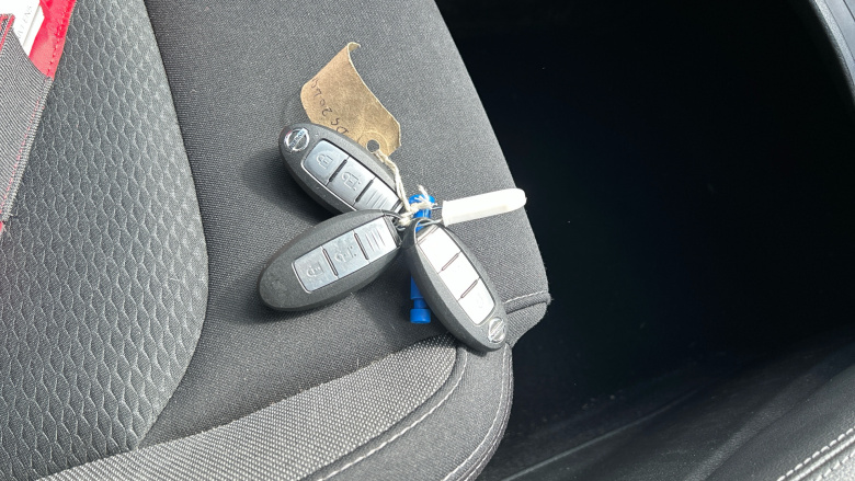Nissan Qashqai 1.3 DiG-T N-Connecta 5dr Petrol Hatchback